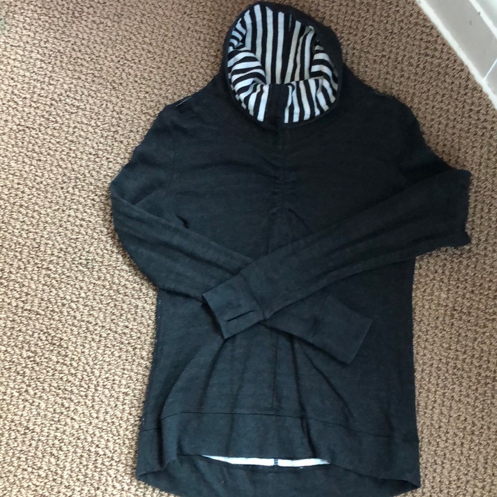 Lululemon In A Cinch Long Sleeve